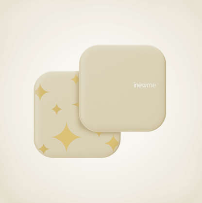 Compact smart mirror suitable for travel and daily use